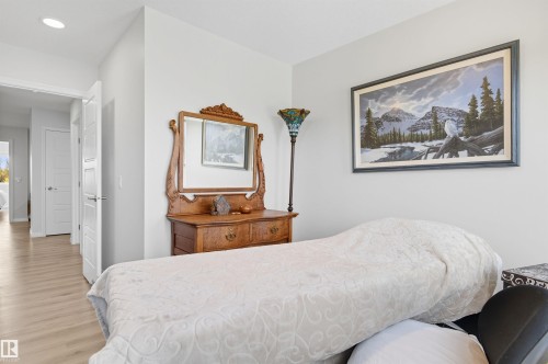 2631 Donaghey Crescent, Edmonton, AB - Indoor Photo Showing Bedroom