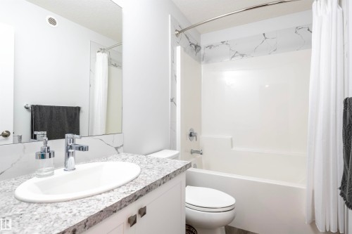 2631 Donaghey Crescent, Edmonton, AB - Indoor Photo Showing Bathroom
