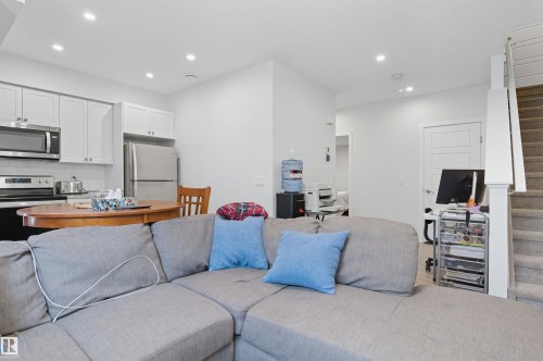 2631 Donaghey Crescent, Edmonton, AB - Indoor