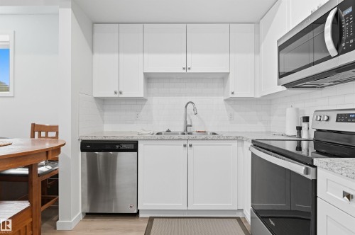 2631 Donaghey Crescent, Edmonton, AB - Indoor Photo Showing Kitchen With Double Sink With Upgraded Kitchen