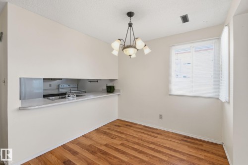 181 Lancaster Terrace, Edmonton, AB - Indoor Photo Showing Kitchen