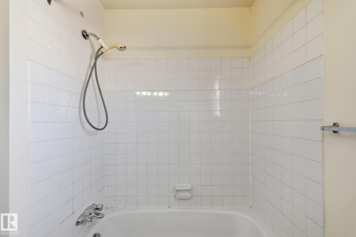 181 Lancaster Terrace, Edmonton, AB - Indoor Photo Showing Bathroom