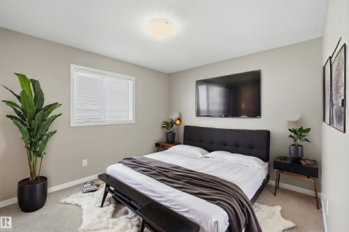 3552 Claxton Crescent, Edmonton, AB - Indoor Photo Showing Bedroom