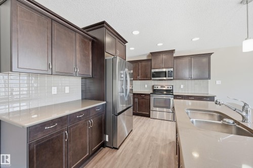 3528 Claxton Crescent, Edmonton, AB - Indoor Photo Showing Kitchen With Double Sink