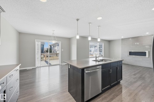 3528 Claxton Crescent, Edmonton, AB - Indoor Photo Showing Kitchen With Double Sink With Upgraded Kitchen