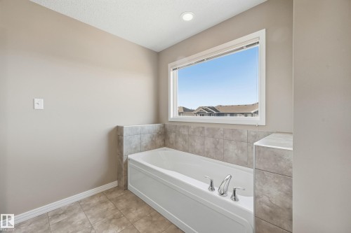3528 Claxton Crescent, Edmonton, AB - Indoor Photo Showing Bathroom