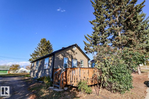 5016 48 Street, Myrnam, AB - Outdoor