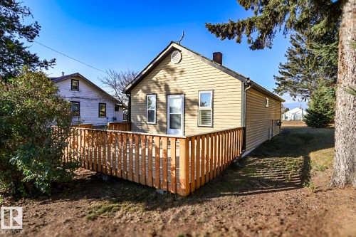 5016 48 Street, Myrnam, AB - Outdoor