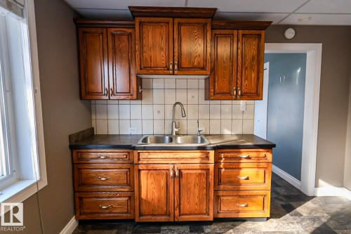 5016 48 Street, Myrnam, AB - Indoor Photo Showing Kitchen With Double Sink