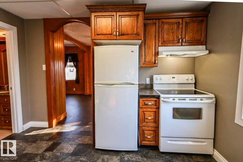 5016 48 Street, Myrnam, AB - Indoor Photo Showing Kitchen