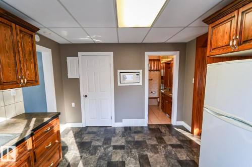5016 48 Street, Myrnam, AB - Indoor Photo Showing Kitchen