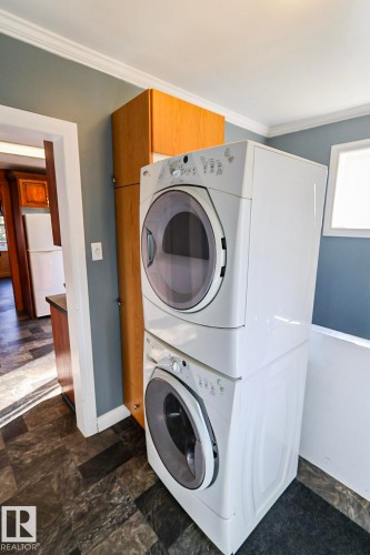 5016 48 Street, Myrnam, AB - Indoor Photo Showing Laundry Room