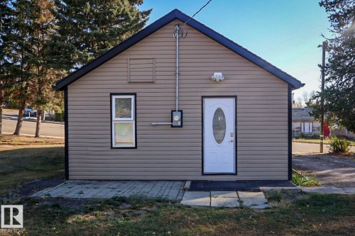 5016 48 Street, Myrnam, AB - Outdoor