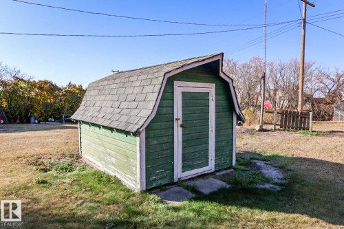 5016 48 Street, Myrnam, AB - Outdoor