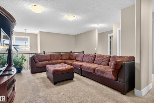 1772 33B Street Nw, Edmonton, AB - Indoor Photo Showing Living Room
