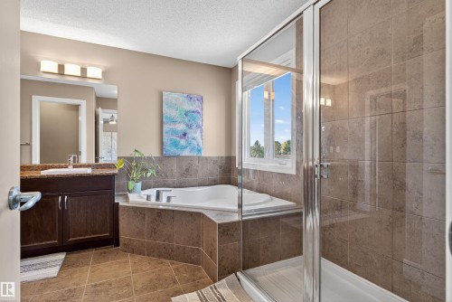 1772 33B Street Nw, Edmonton, AB - Indoor Photo Showing Bathroom