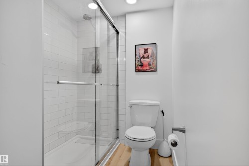 1772 33B Street Nw, Edmonton, AB - Indoor Photo Showing Bathroom