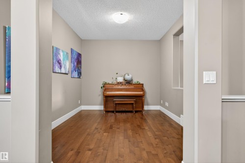 1772 33B Street Nw, Edmonton, AB - Indoor Photo Showing Other Room