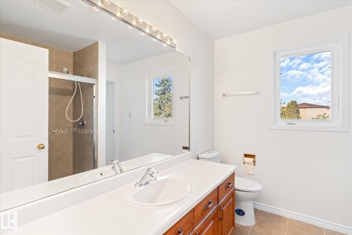 4632 126 Avenue, Edmonton, AB - Indoor Photo Showing Bathroom