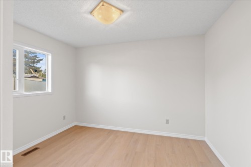 4632 126 Avenue, Edmonton, AB - Indoor Photo Showing Other Room