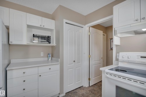 43 14428 Miller Boulevard, Edmonton, AB - Indoor Photo Showing Kitchen