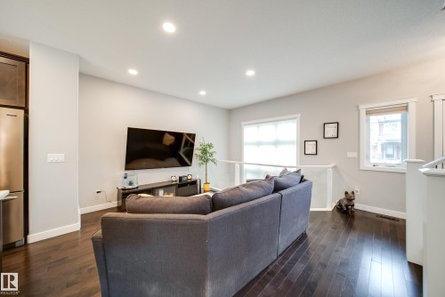 4047 Morrison Way, Edmonton, AB - Indoor Photo Showing Living Room
