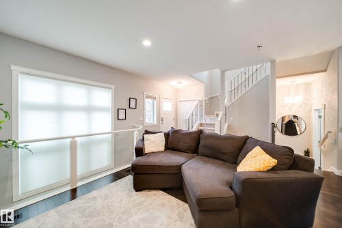 4047 Morrison Way, Edmonton, AB - Indoor Photo Showing Living Room