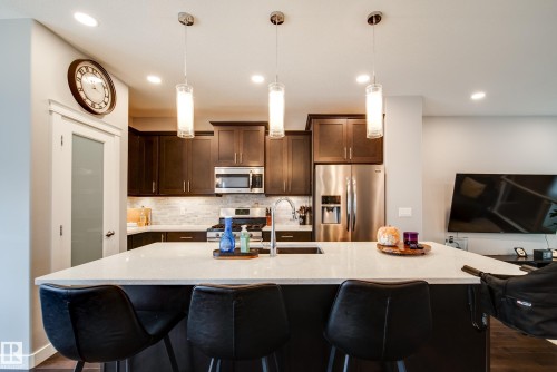 4047 Morrison Way, Edmonton, AB - Indoor Photo Showing Kitchen With Stainless Steel Kitchen With Upgraded Kitchen