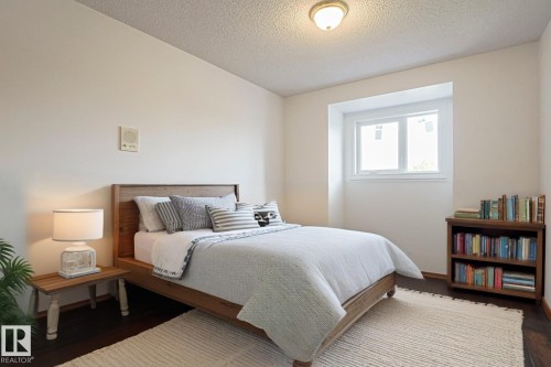 4631 43 Avenue, Edmonton, AB - Indoor Photo Showing Bedroom