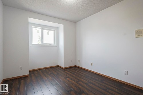 4631 43 Avenue, Edmonton, AB - Indoor Photo Showing Other Room
