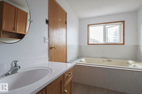 4631 43 Avenue, Edmonton, AB - Indoor