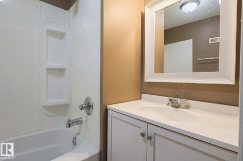 4631 43 Avenue, Edmonton, AB - Indoor Photo Showing Bathroom