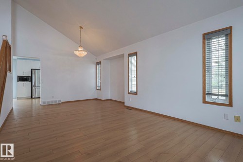 4631 43 Avenue, Edmonton, AB - Indoor Photo Showing Other Room