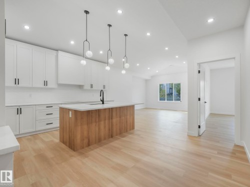 3325 Chickadee Drive, Edmonton, AB - Indoor Photo Showing Kitchen With Upgraded Kitchen