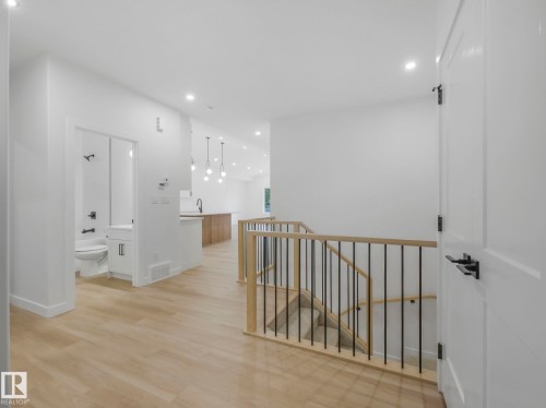 3325 Chickadee Drive, Edmonton, AB - Indoor Photo Showing Other Room