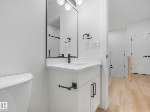 3325 Chickadee Drive, Edmonton, AB - Indoor Photo Showing Bathroom