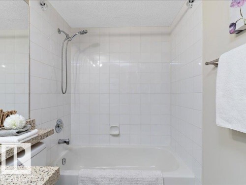 204 9640 105 Street, Edmonton, AB - Indoor Photo Showing Bathroom