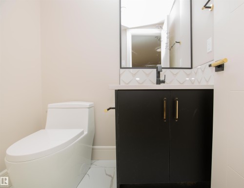 9127 143 Street, Edmonton, AB - Indoor Photo Showing Bathroom