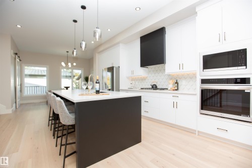 9127 143 Street, Edmonton, AB - Indoor Photo Showing Kitchen With Upgraded Kitchen