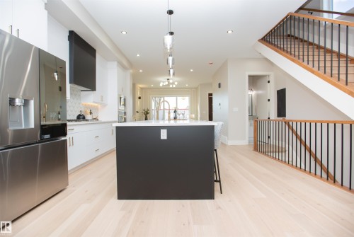 9127 143 Street, Edmonton, AB - Indoor Photo Showing Kitchen With Upgraded Kitchen