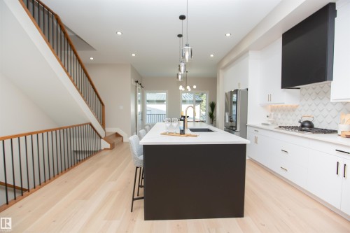 9127 143 Street, Edmonton, AB - Indoor Photo Showing Kitchen With Upgraded Kitchen