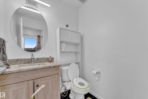2004 32 Street, Edmonton, AB - Indoor Photo Showing Bathroom