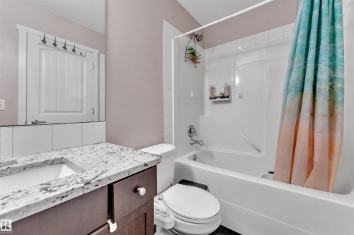2004 32 Street, Edmonton, AB - Indoor Photo Showing Bathroom