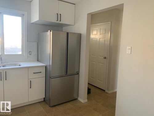 15219 54 St Nw, Edmonton, AB - Indoor Photo Showing Kitchen