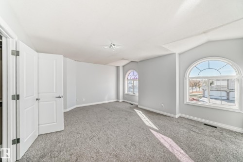 Edmonton, AB - Indoor Photo Showing Other Room