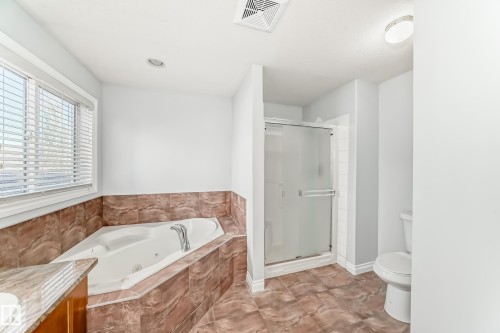 Edmonton, AB - Indoor Photo Showing Bathroom