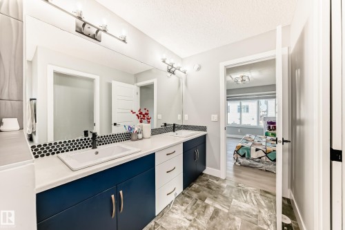 1227 24 Street, Edmonton, AB - Indoor Photo Showing Bathroom