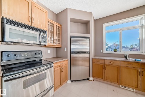 29 101 Jim Common Drive, Sherwood Park, AB - Indoor Photo Showing Kitchen