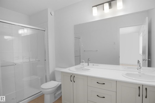 644 176 Avenue, Edmonton, AB - Indoor Photo Showing Bathroom
