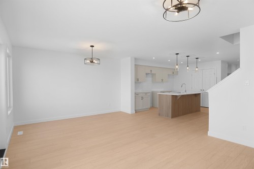 644 176 Avenue, Edmonton, AB - Indoor Photo Showing Kitchen